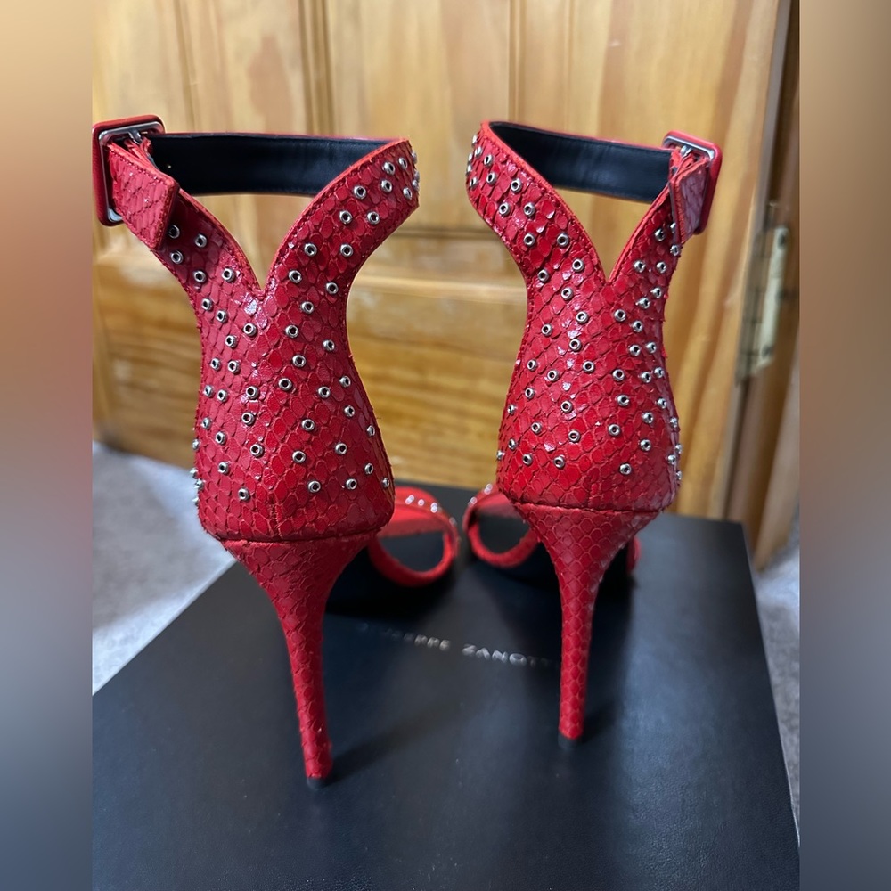 Giuseppe Zanotti snake skin sandal heel with buckle. Size 37.5 (7.5) Never worn - Picture 3 of 7
